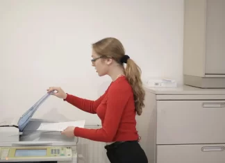 433-jak-ograniczyc-marnowanie-papieru-w-biurze-praktyczne-wskazo.webp