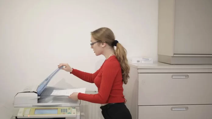 433-jak-ograniczyc-marnowanie-papieru-w-biurze-praktyczne-wskazo.webp