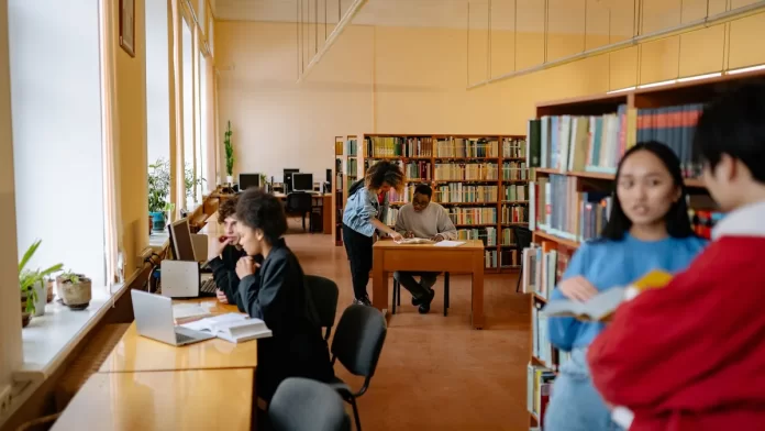 sopocka.edu.pl - 196-czym-roznia-sie-studia-dzienne-zaoczne-i-online.webp